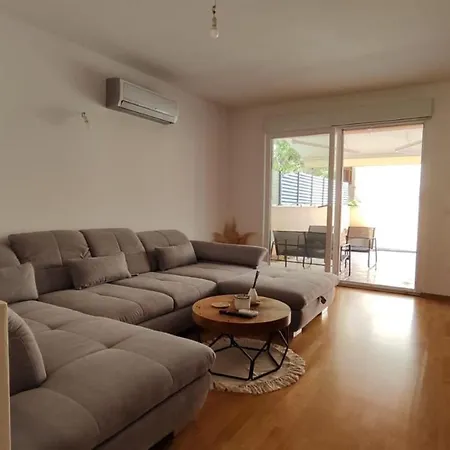 Apartment Patrik Makarska With Saltwater Pool Apartment