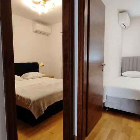 Apartment Patrik Makarska With Saltwater Pool Apartment *
