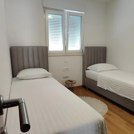 Apartment Apartment Patrik Makarska With Saltwater Pool *