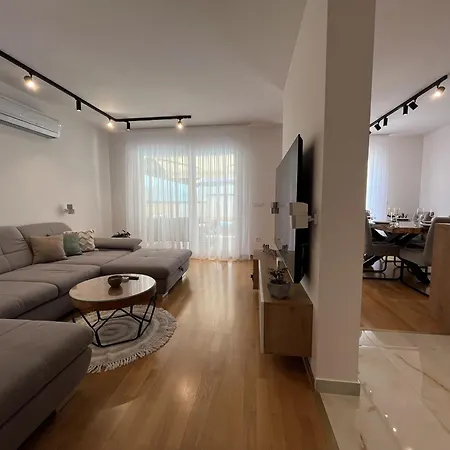 Apartment Patrik Makarska With Saltwater Pool Apartment *
