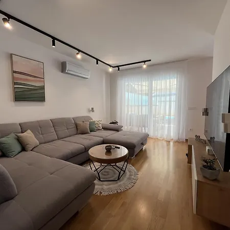 Apartment Patrik Makarska With Saltwater Pool Apartment
